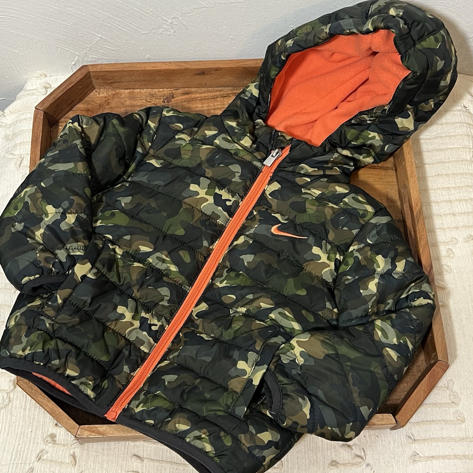 SACAI X NIKE Giubbotto imbottito invernale Nike bambino ragazzo verde mimetico con cappuccio taglia 18 mesi