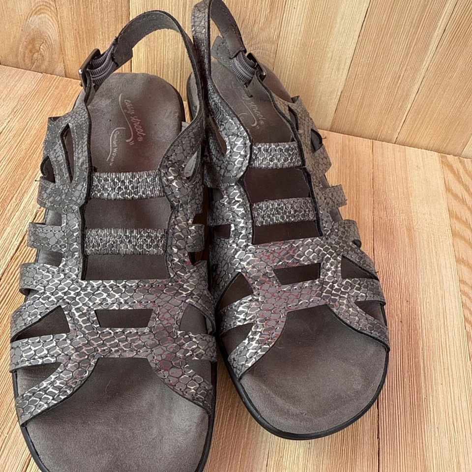 Easy Street Beige Comfort Wave Sandals Gray Reptile Print Women's Size 6.5 - Image 2 of 4