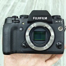 Fuji Fujifilm X T1 16.3MP Black Mirrorless Digital Camera Body with Accessories