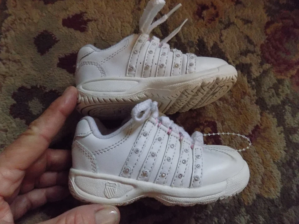 Adorable K-SWISS Baby Sneakers White Pink trim w/ rhinestones sz 5 EUC Tie Shoes - Image 2 of 4