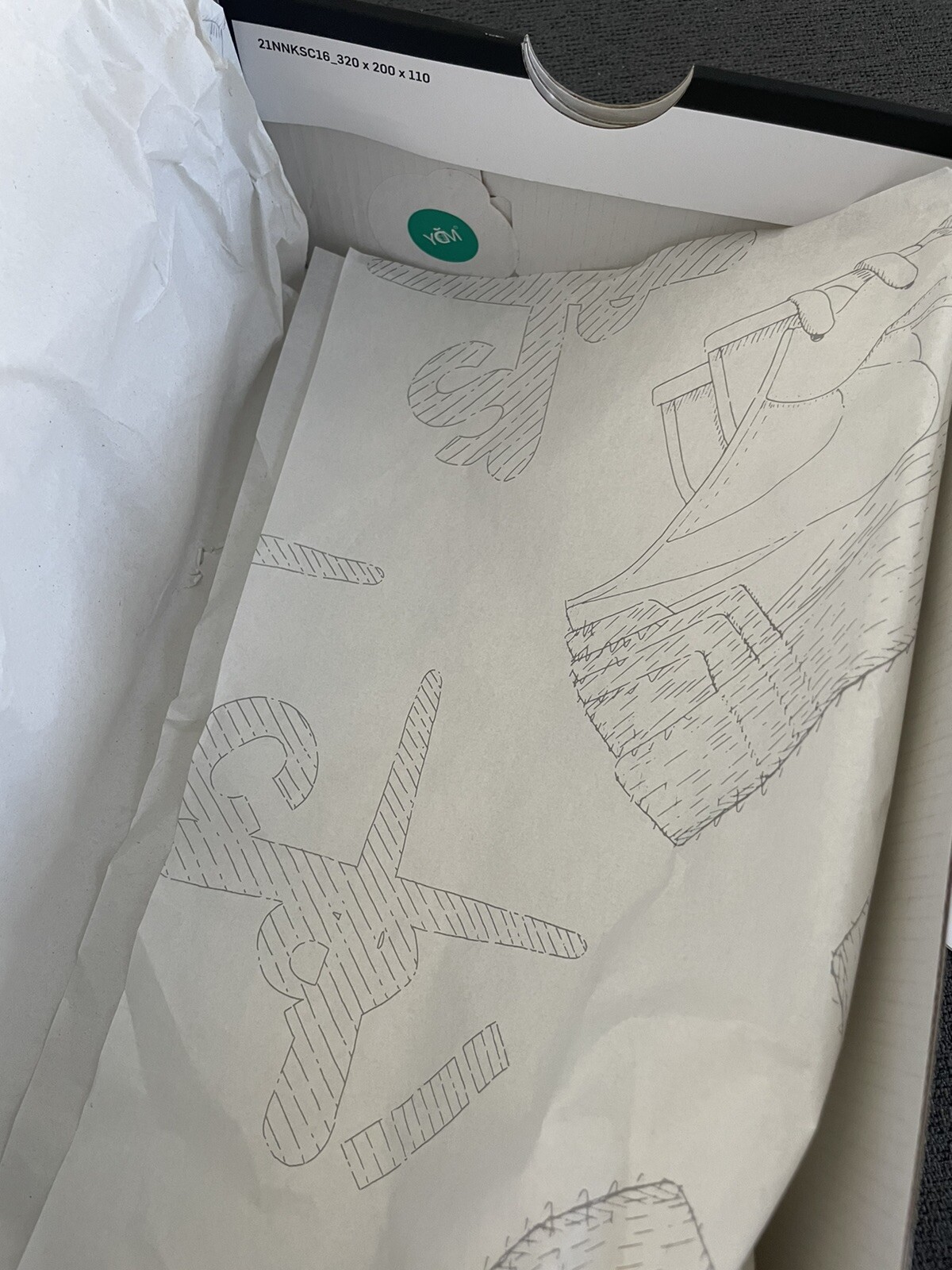 今年も話題の sacai ×kaws 非売品 スカーフ バンダナ/スカーフ - jgc