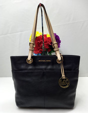 Michael Kors Bedford Black Pebbled Leather Pockets Zipper Closure Tote Bag