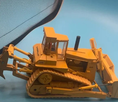 1/50th CAT D10 BULLDOZER WOB MADE BY CONRAD SELLING AS IS LOOK
