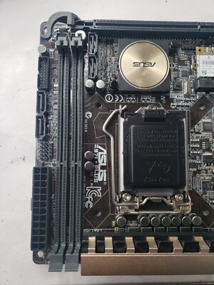 ASUS Z971-PLUS Motherboard | Intel LGA 1150 | DDR3 SDRAM | ATX