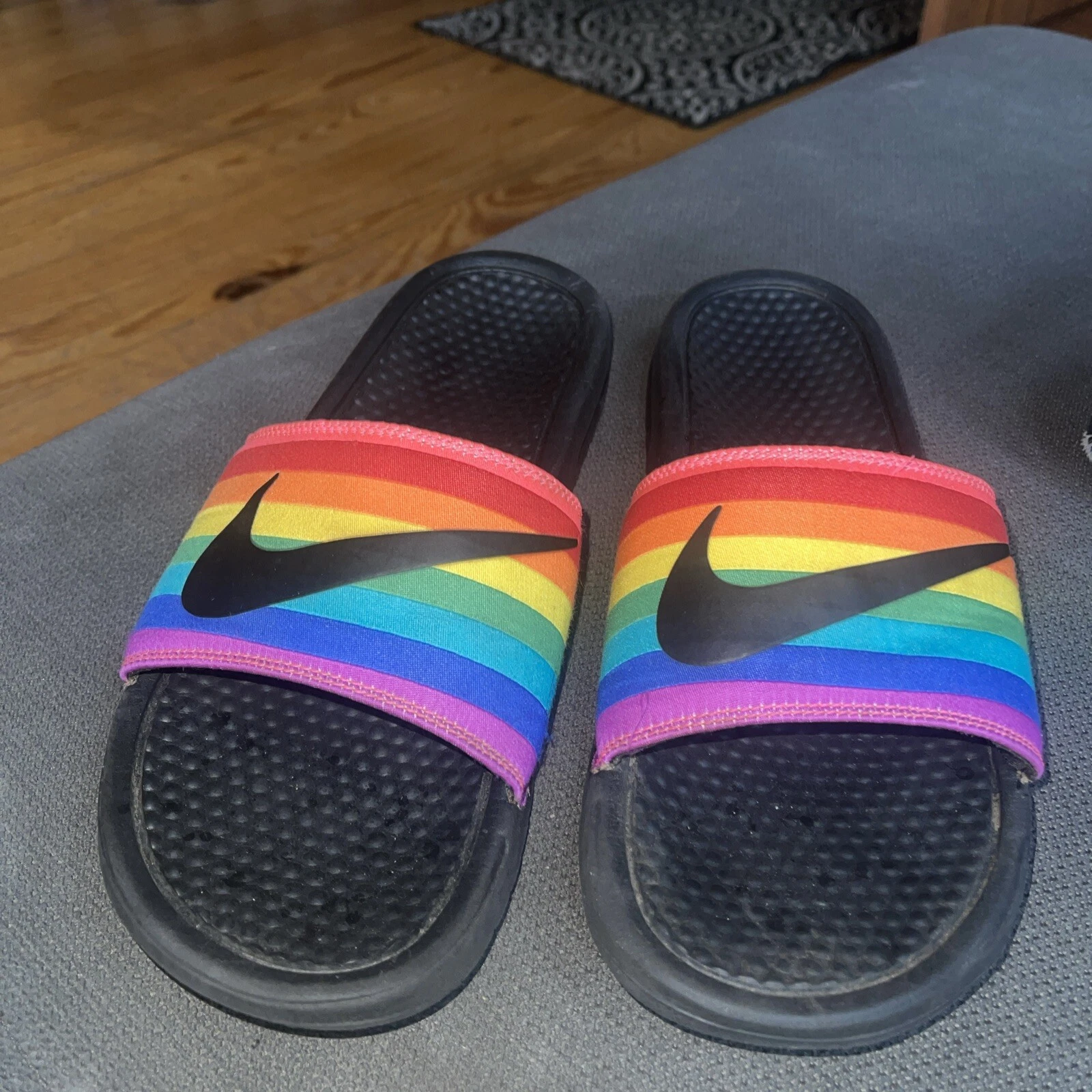 NIKE BENASSI JDI BETRUE BE TRUE LGBTQ SANDALO SLIDE MULTICOLORE CD2717 001 taglia 12
