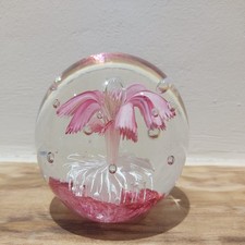 Kunstglas Briefbeschwerer explodierende rosa Blume & rosa Sockel 9 cm H kontrollierte Blase