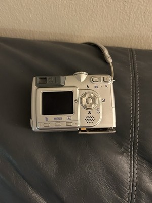 5.1MP Nikon Digital Camera COOLPIX 5200 UNTESTED No Cords Sold As