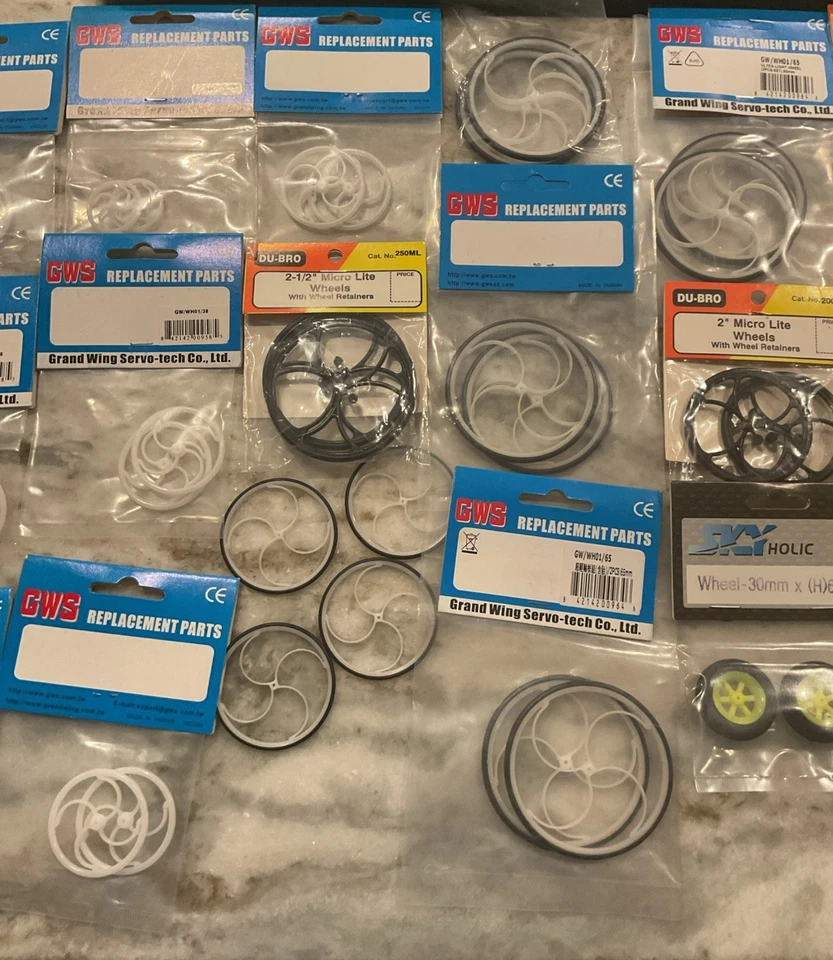 28 КОМПЛЕКТОВ НОВЫХ сменных колес Dubro & GWS СМЕШАННОГО РАЗМЕРА RC.  СМ. ФОТОГРАФИИ. - Изображение 3 из 4