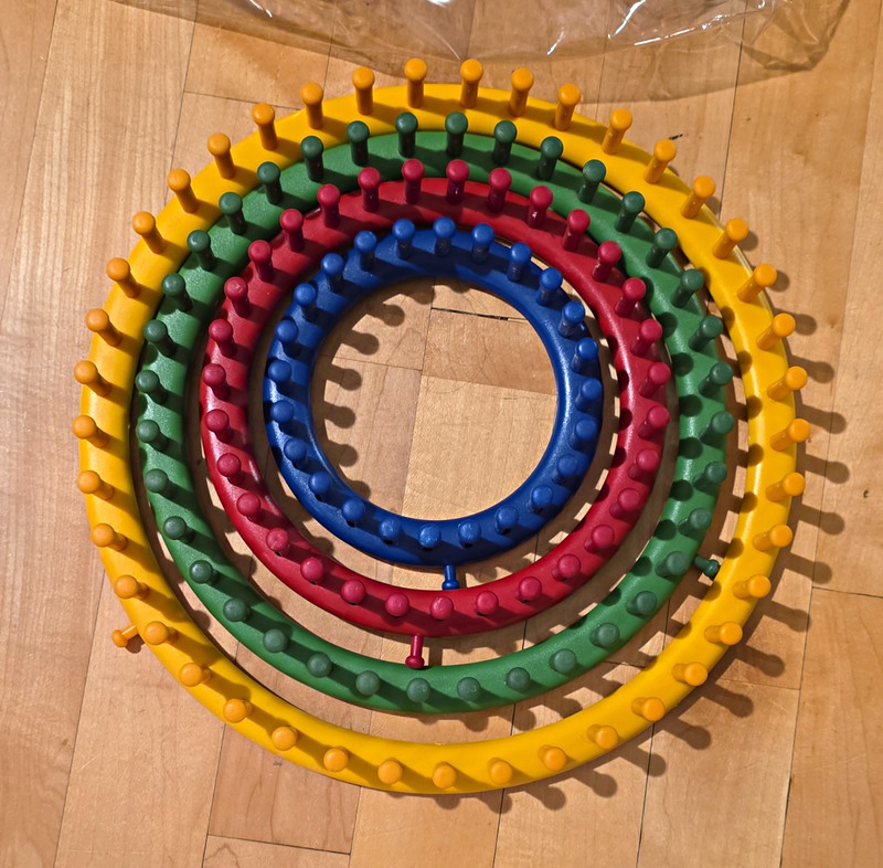Provo Craft Knifty Knitter Round Knitting Loom Set 4pc (21-0100)