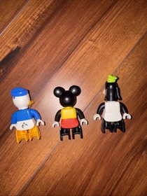 LEGO DUPLO Mickey Mouse Goofy Donald Duck Figures - Mickey & Friends Beach House