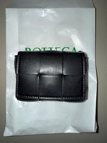 BOTTEGA VENETA Cassette Leather Mini Pouch Black Calf New from Japan