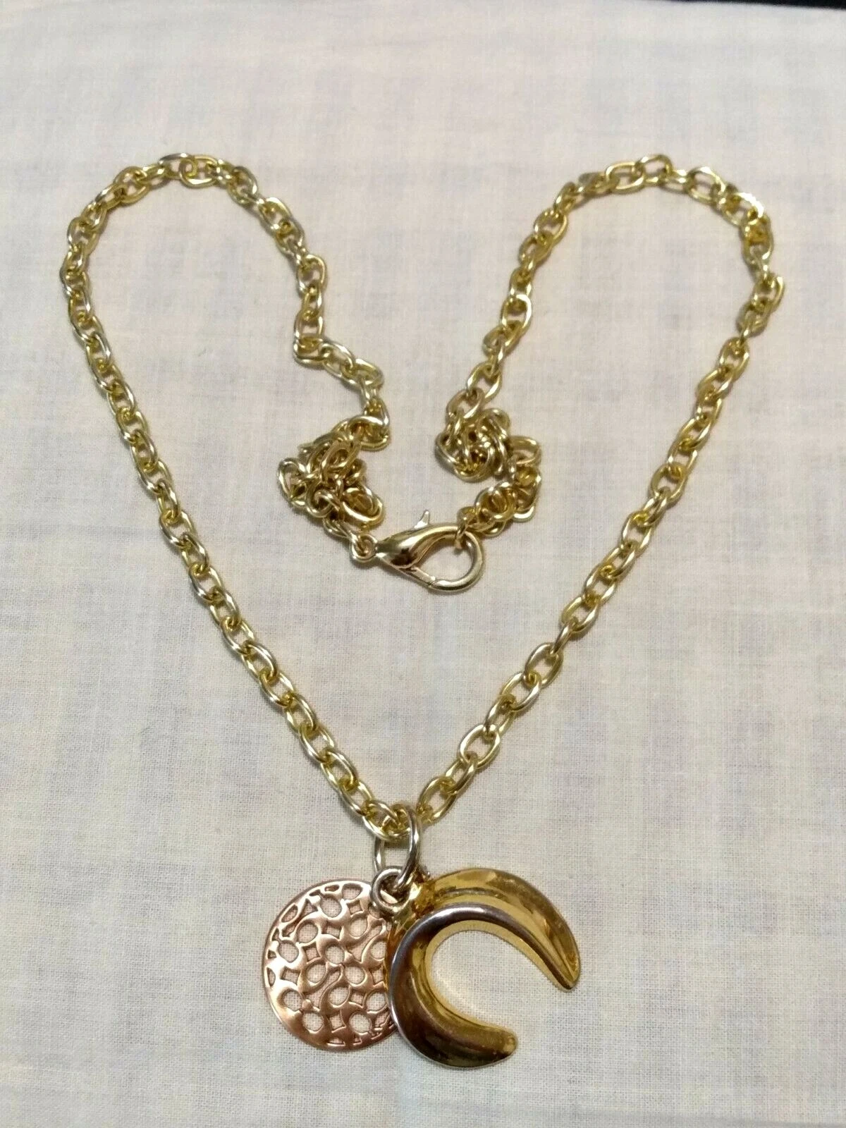 Collana catena con ciondolo Coach oro firma design aperto