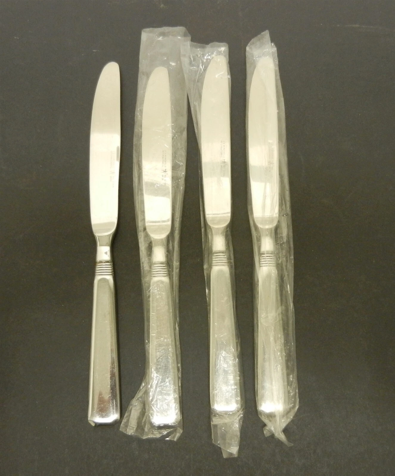 JA Henckels 18/10 Stainless Metrona Flatware 4 Serrated Dinner Knives 9 1/8" T17