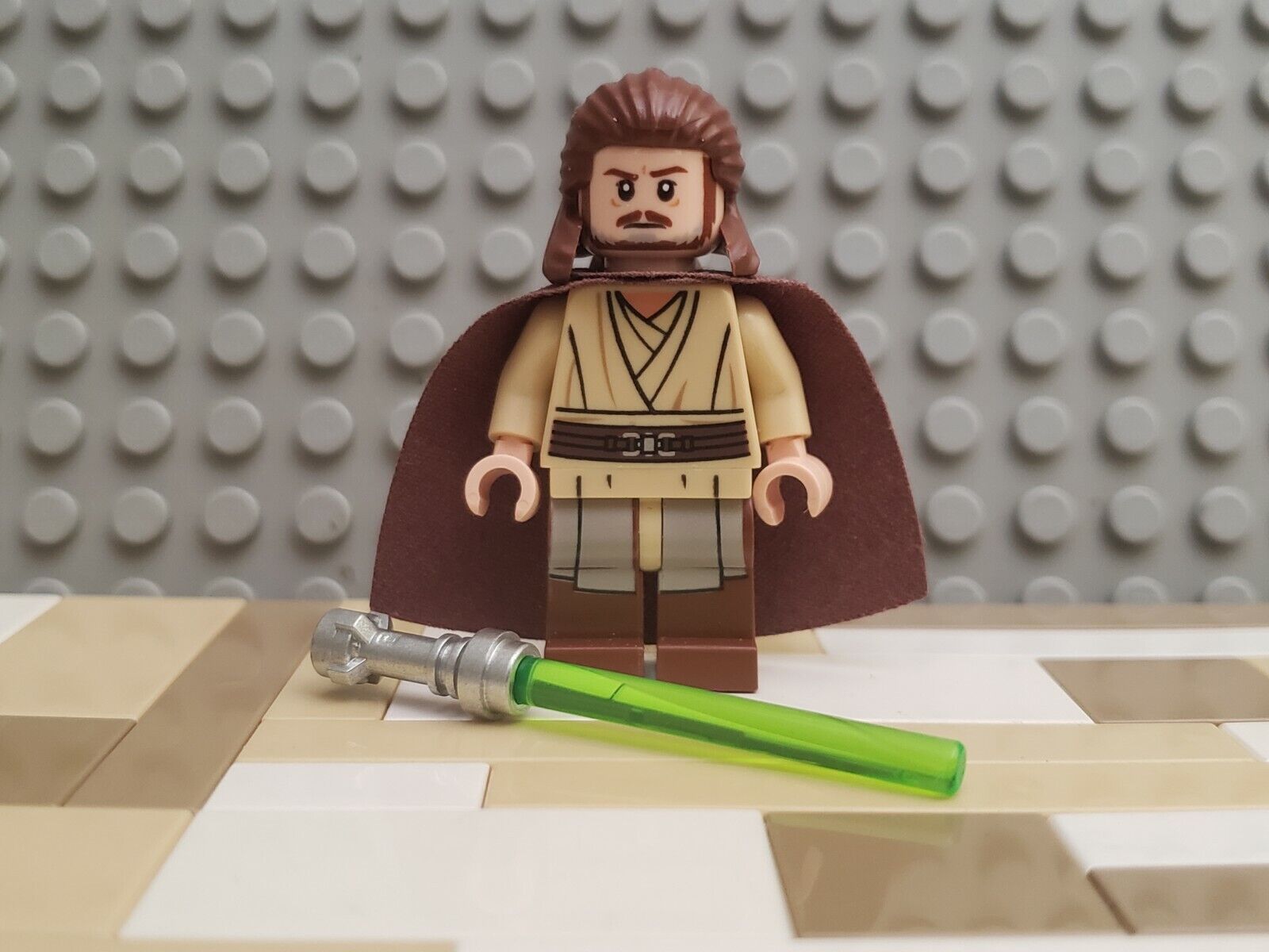 LEGO Qui-Gon Jinn without Cape Minifigure