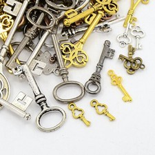 50 Assorted Skeleton Key Charms Steampunk Pendants Bulk Mixed Lot Silver Gold