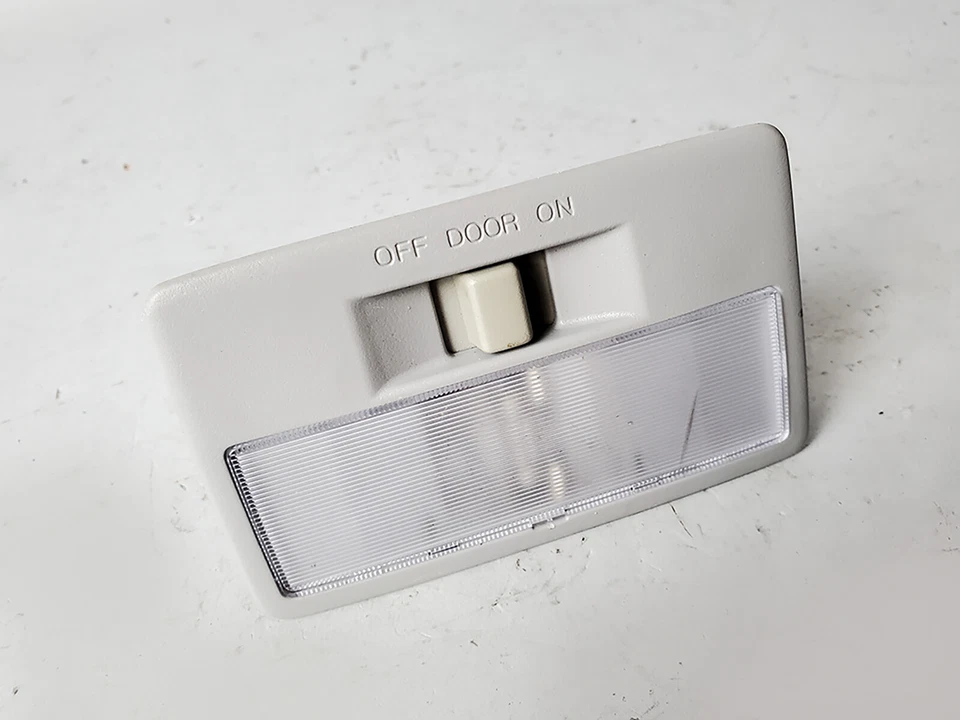 2004 - 2008 Mazda Rx8 lâmpada cúpula console teto superior traseiro fabricante de equipamento original - Imagem 4 de 4