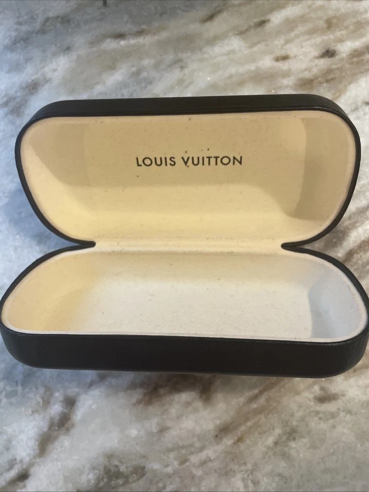 Черный кожаный чехол для солнцезащитных очков Y2K Louis Vuitton - Изображение 3 из 3