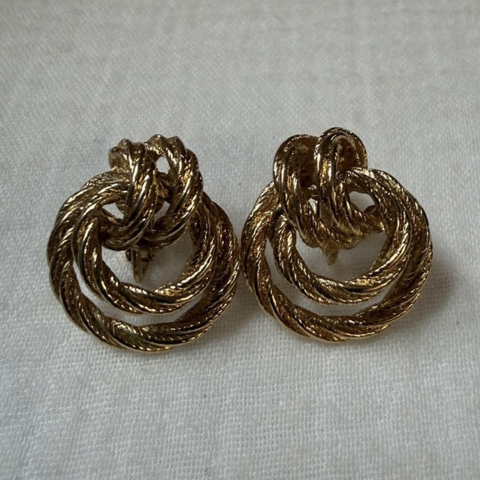 Vintage Avon Gold Tone Rope Twist Knot Clip on Earrings