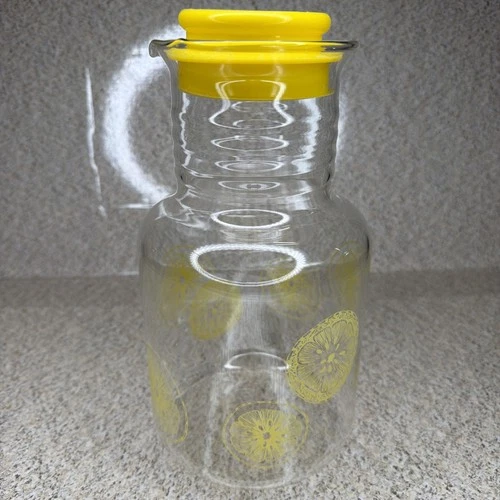 VTG Pyrex Lemonade Pitcher 2 Qt Clear Glass with Yellow Plastic Lid