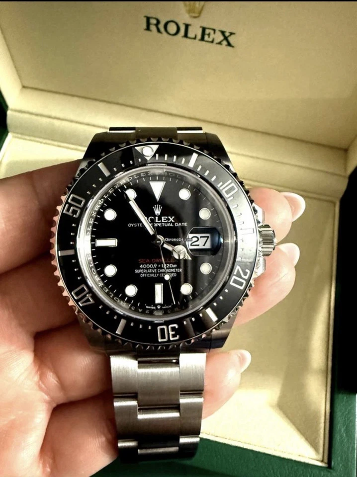 Rolex Sea-Dweller 126600 Pulsera Oyster Plata con Bisel Negro Foto 2 de 4