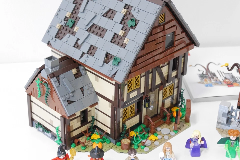 LEGO Ideas 21341 Hocus Pocus, Foto 2 von 5