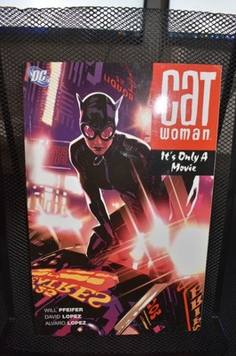 Catwoman: It's Only a Movie Adam Hughes Cover DC TPB 2007 Selina Kyle Batman