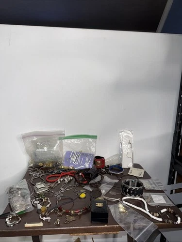 34 Pieces Of Vintage Costume Jewelry:Necklaces, Earrings, Bracelets, Pendants