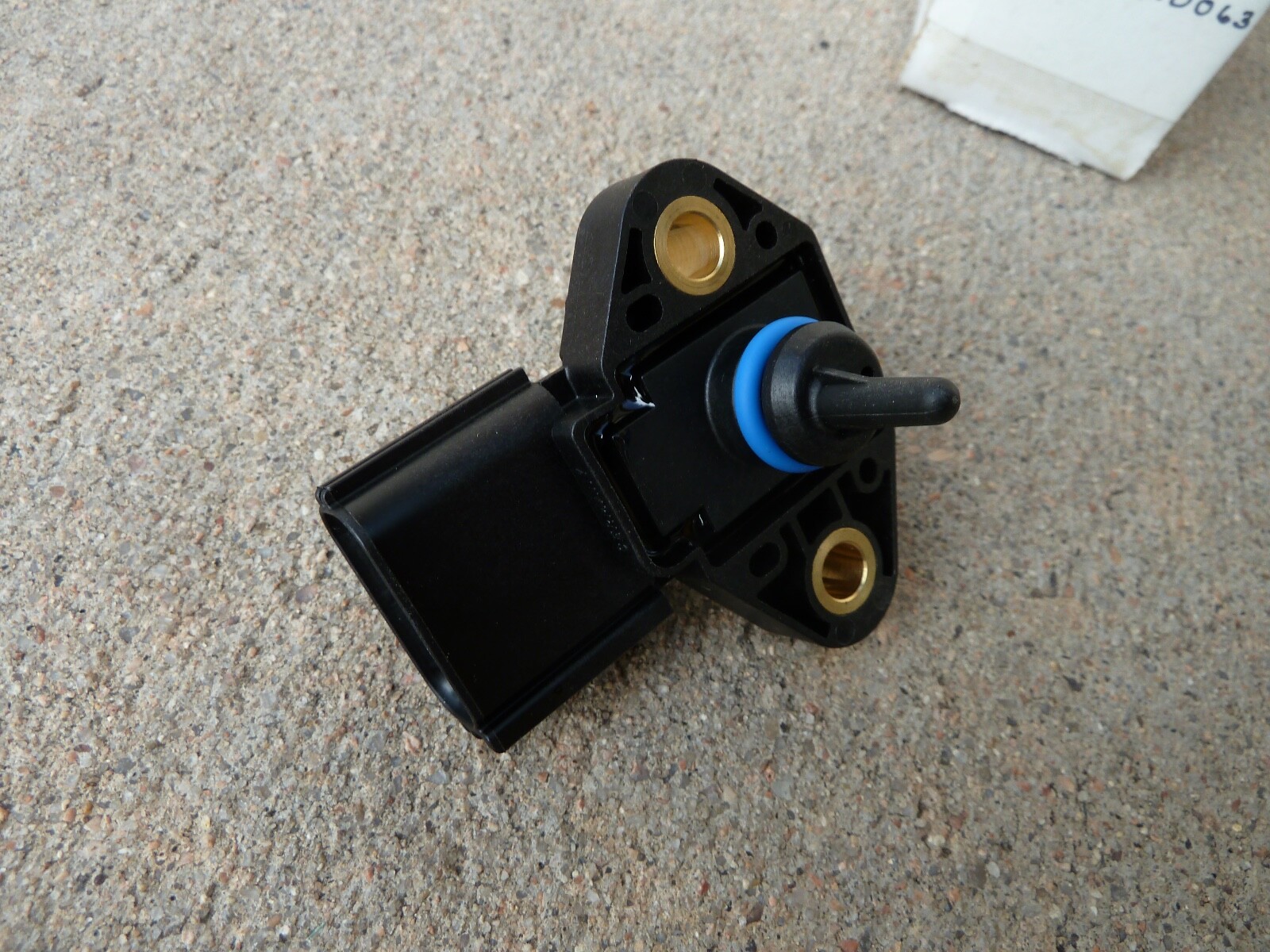 2004-2012 Aston Martin DB9 DBS Rapide Vantage fuel injection pressure sensor