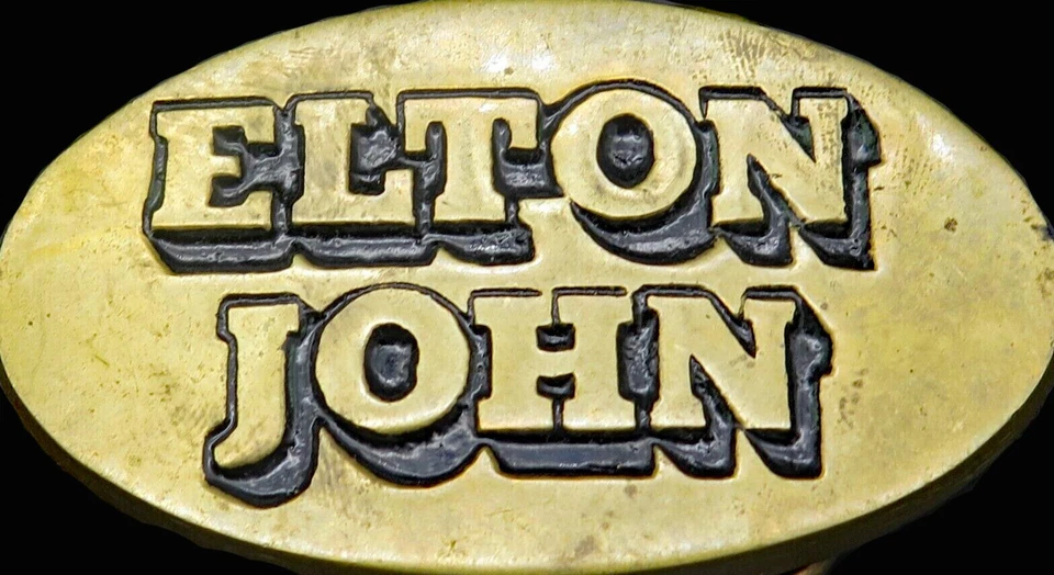 Hebilla de cinturón vintage de latón Elton John Baron Foto 2 de 4