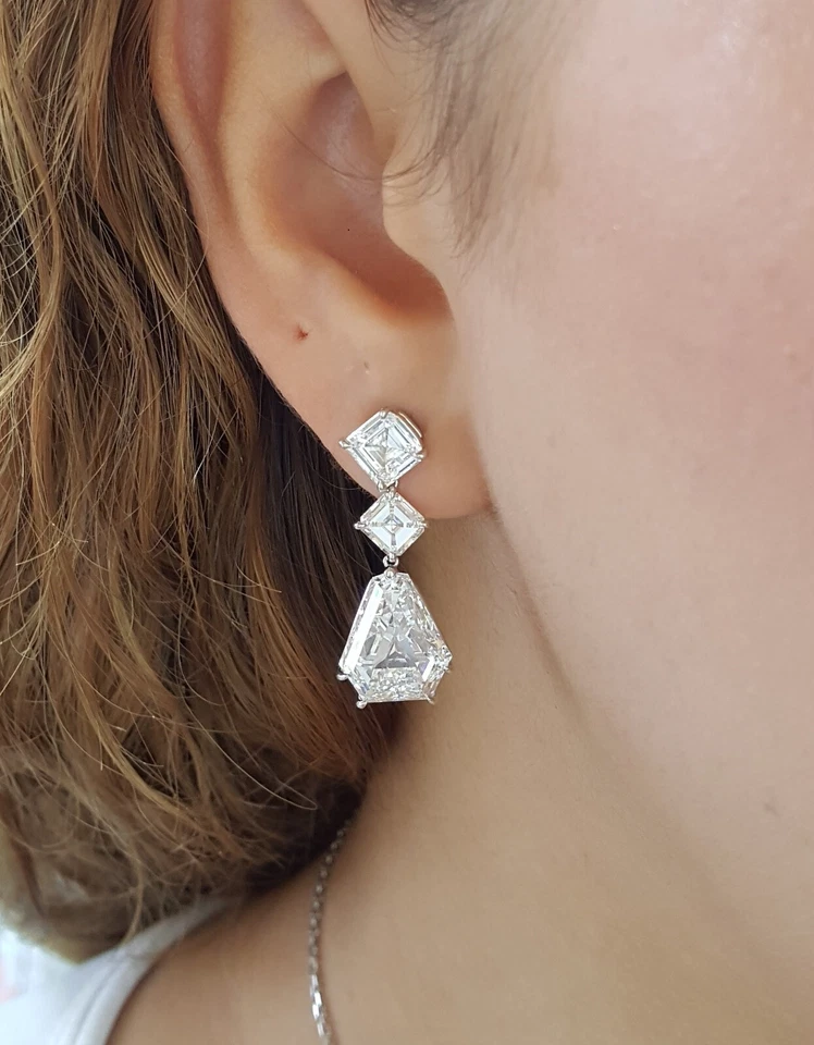 Pendientes colgantes de diamantes talla escudo y Asscher Bvlgari Bulgari 13,97 quilates con precio fijo $1 mil Foto 2 de 4