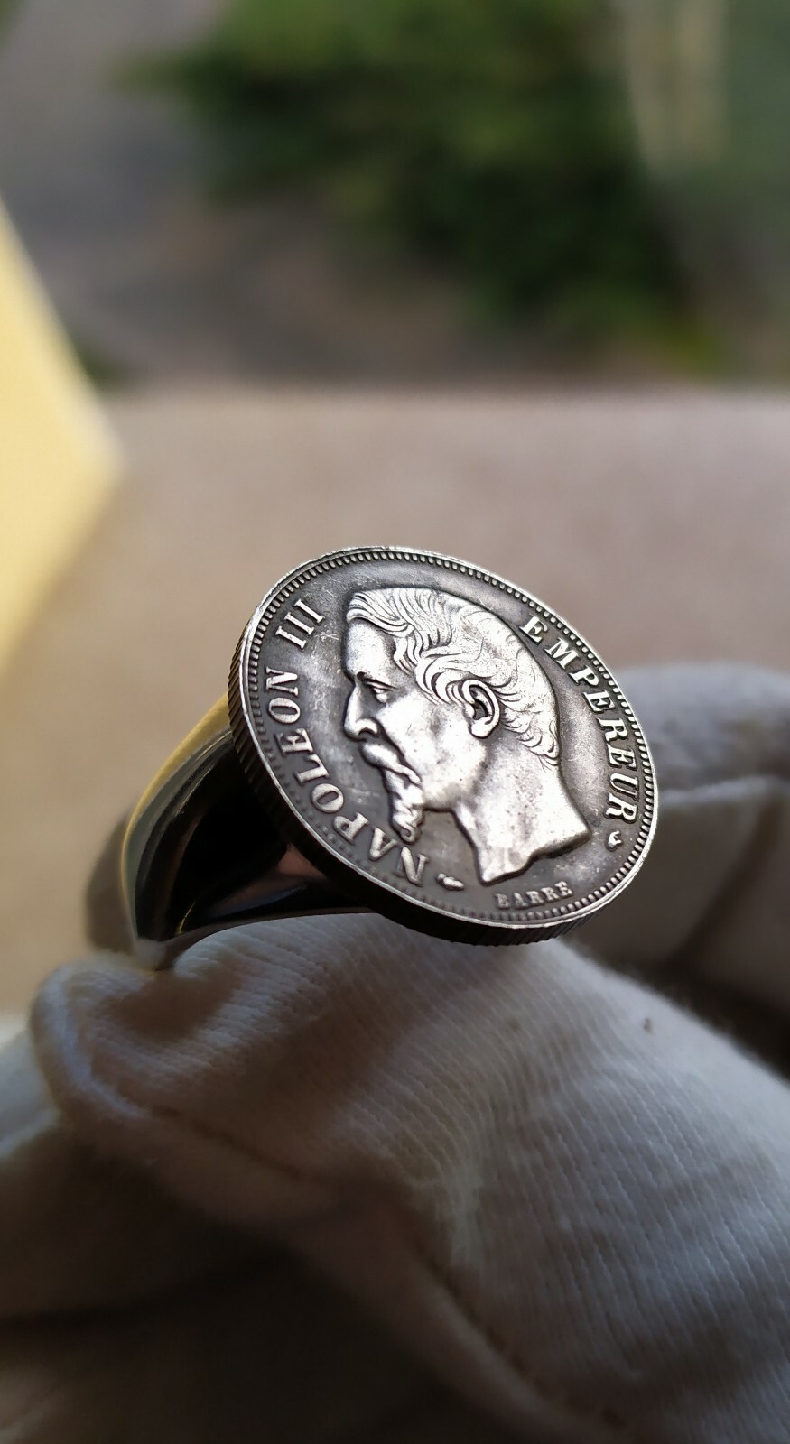 Bague Napoléon 1 Franc pour affirmer son style masculin en soirée comme au bureau