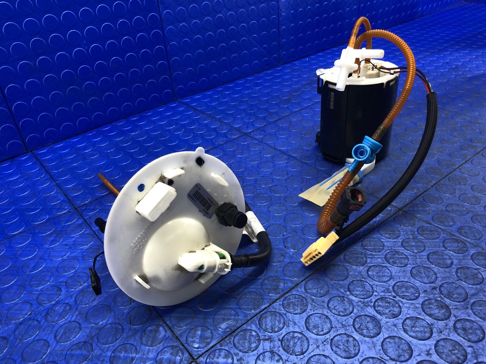 2016 2017 2018 2019 2020 2021 MCLAREN 570S OEM TANK MOUNTED FUEL PUMP