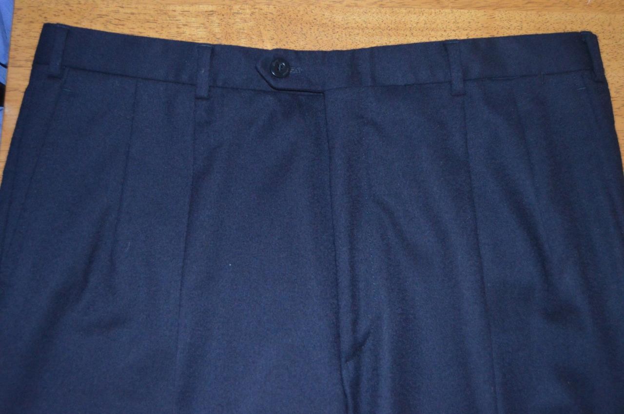 Brioni Italy 36 / 33 navy blue 100% flannel wool pleat cuff dress pants p7j5