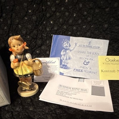 Goebel M.I. Hummel Porcelain Figurine Der erste Einkauf Hum 98/2/0 Box