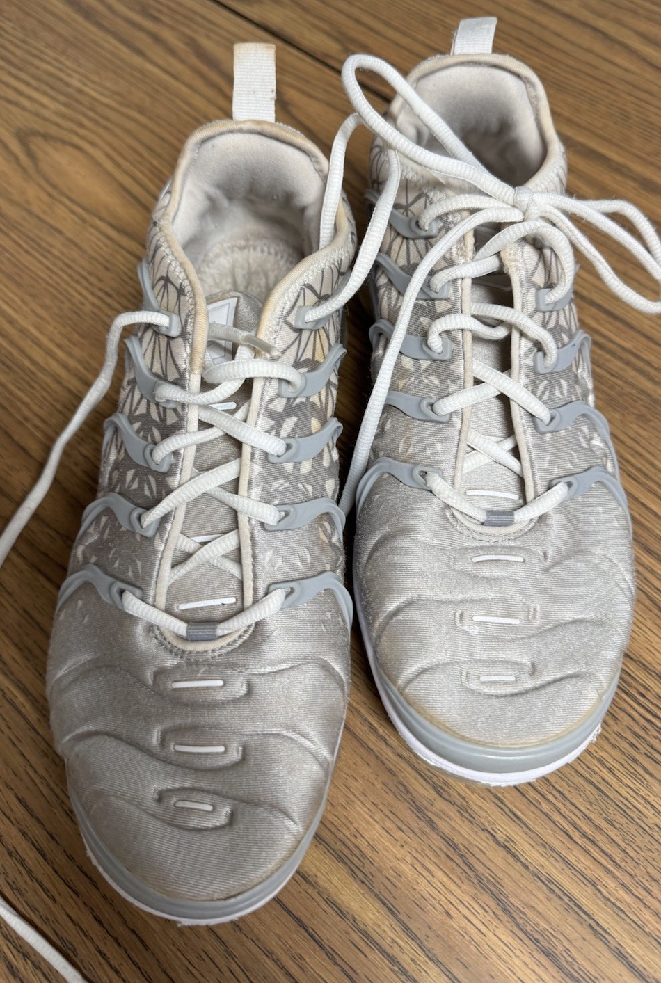 Nike Air Vapor Max Air Plus Sneakers Shoes Mens 9 Silver White thumbnail 2