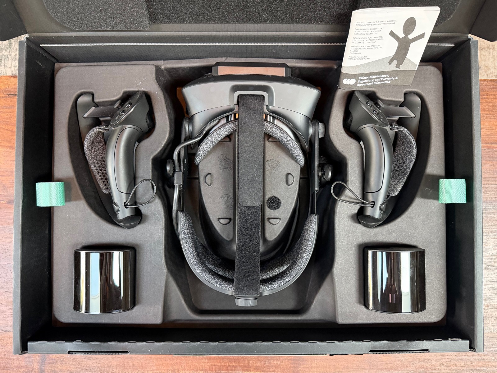 Valve Index 2.0 Full VR Kit, Controllers, and Base Stations (w/ Mounting gear)