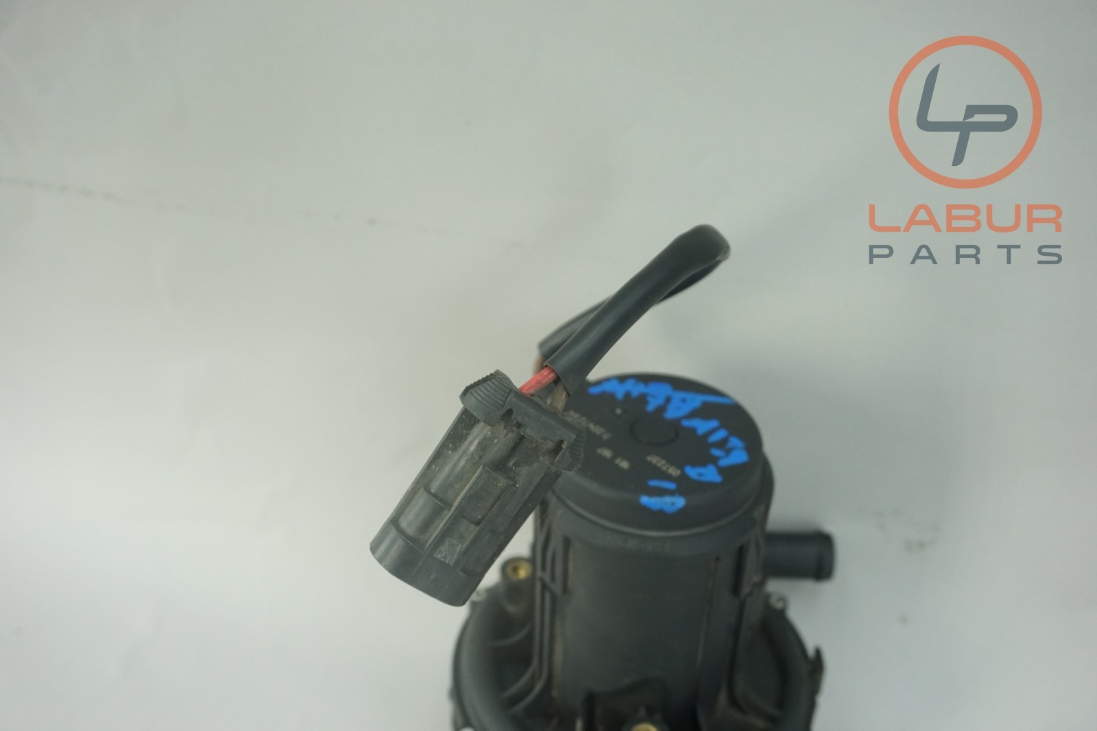 M139 03-19 Maserati Quattroporte GranTurismo Air Injection Smog Pump C1081