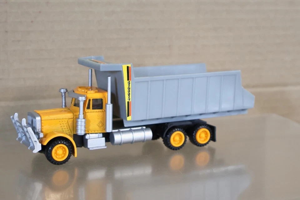 NEW RAY NR253 1:55 SCALE CONSTRUCTION CONVOY CLASSIC 4000 DUMP TRUCK ol - Image 2 of 4