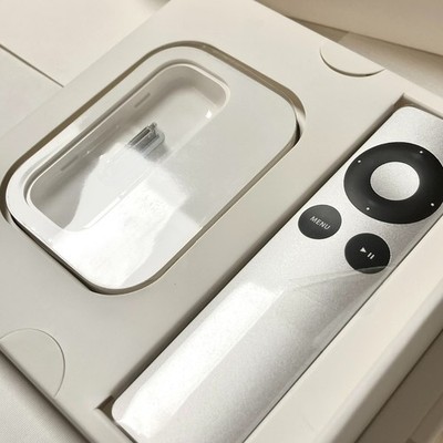 Apple Universal Dock For iPod And iPhone USB 30Pin MC746LL/A With