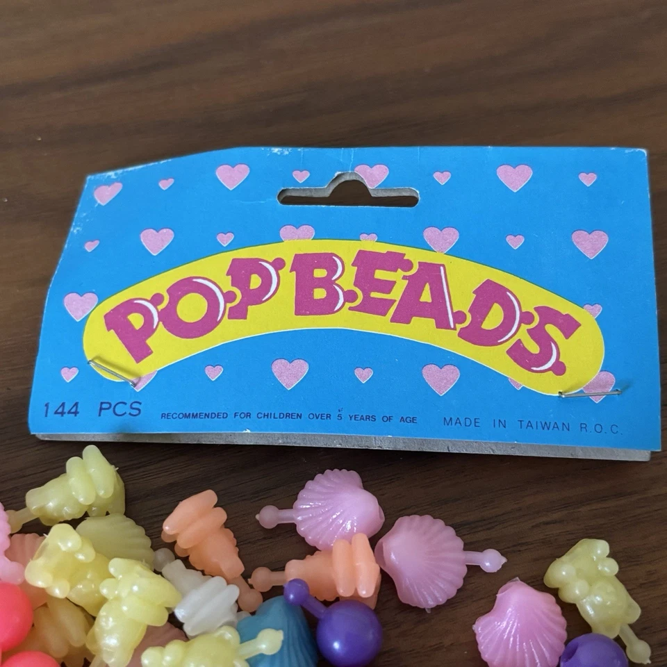 Vintage 80s 90s Pop Beads Lot ~275 Beads Seashells Bears Pastels Mixed - Image 3 of 3