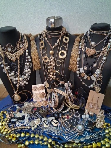 85+Pc Vtg-Now Gold& Silvertone Boho Some Sign Estate Costume Jewelry 5+# LT17