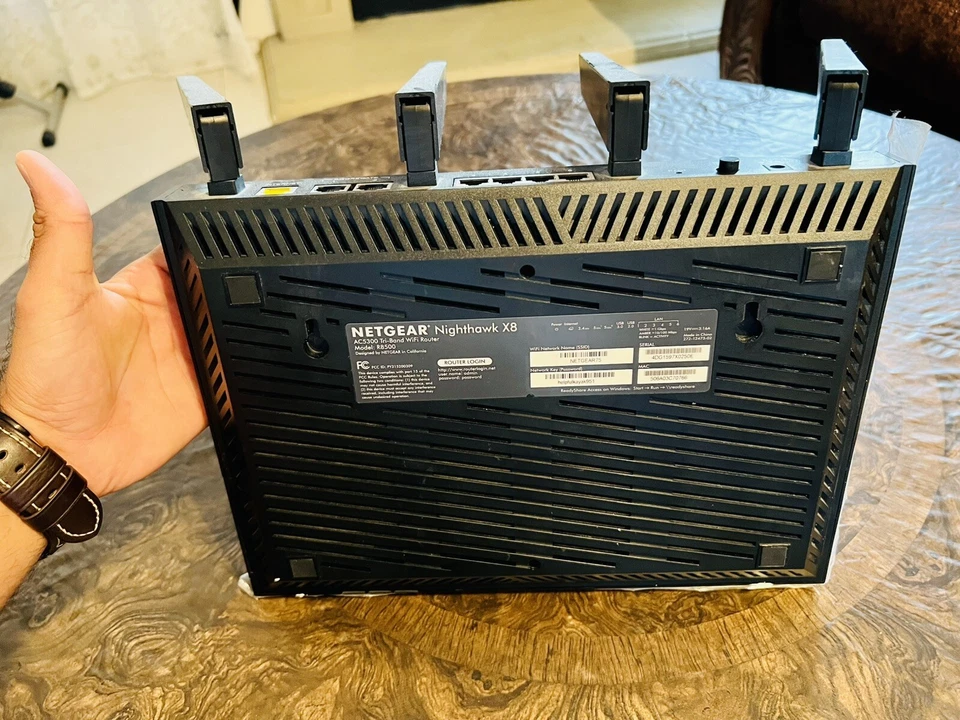 NETGEAR R8500 1000 Mbps 6 Port 2166 Mbps Wireless Router - Image 3 of 3