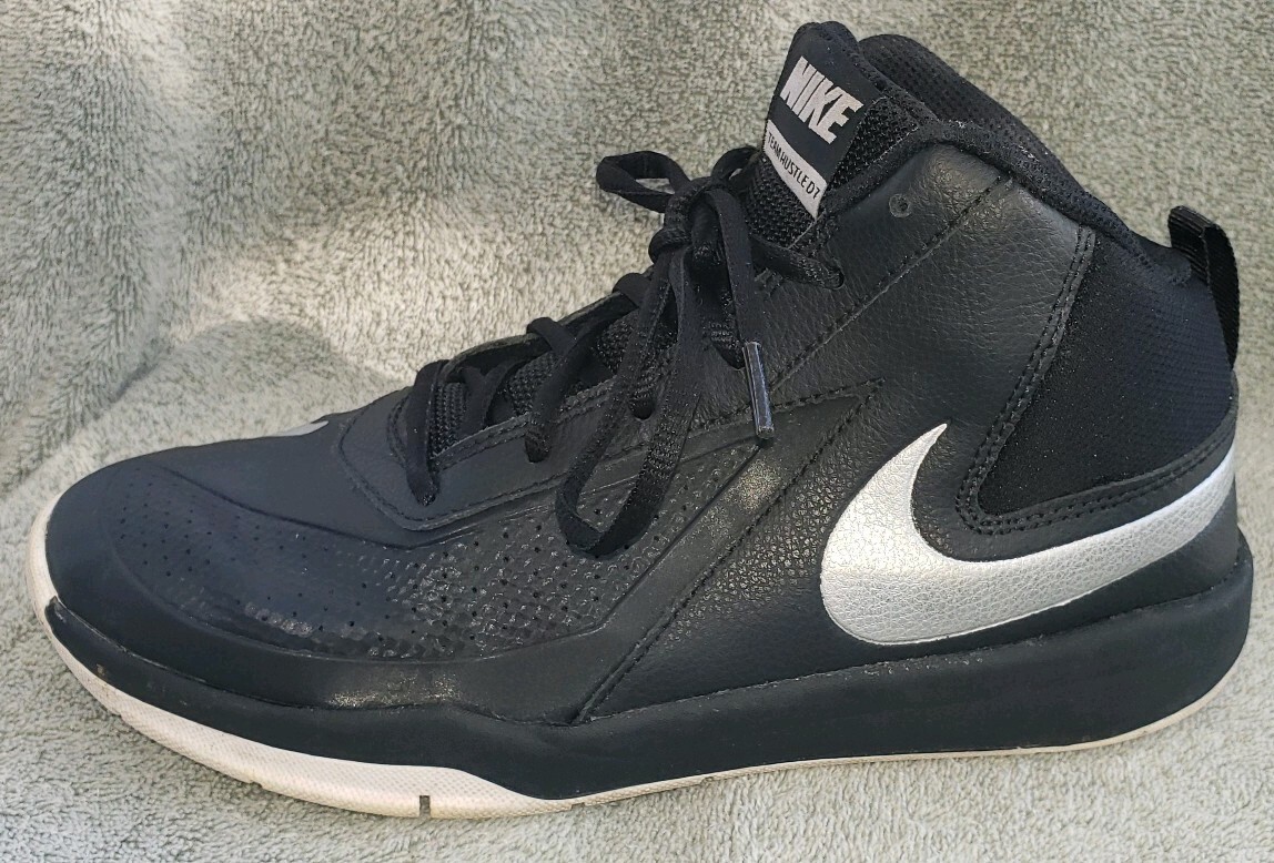 nike hustle d7