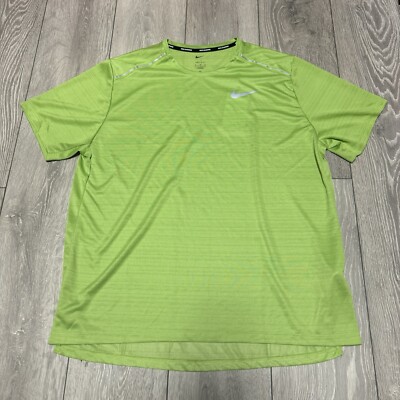 green nike gym top