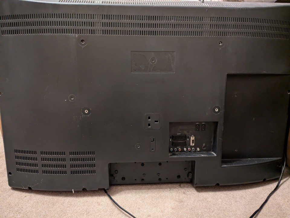 Luxor 39 inch tv with brand new wall mount eBay