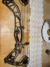 Hoyt Defiant 34 Compound Bow 60-70lbs RH Camo 27-30in QAD HDX Arrow Rest