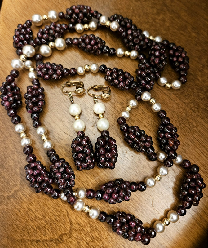 Vintage 1980s Red Rhodolite? Garnet Cluster Bead Necklace w/Matching Earrings