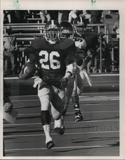 1990 Press Photo Alabama Football Player Returns Interception Versus Cincinnati