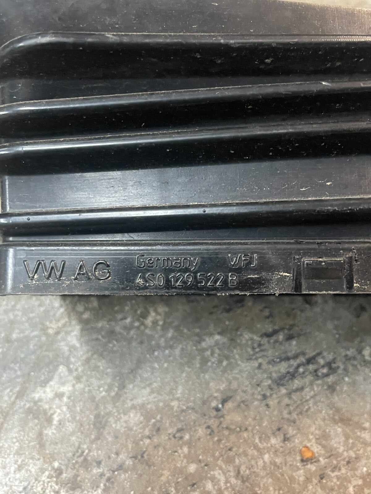 2017-18 AUDI R8 PLUS PASSENGER RIGHT BOOT OEM 4S0 129 522 B