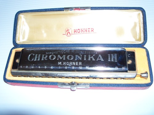 "CHROMONIKA III" CHROMATISCHE MUNDHARMONIKA MODEL 280 "C" HARMONICA WITH BOX